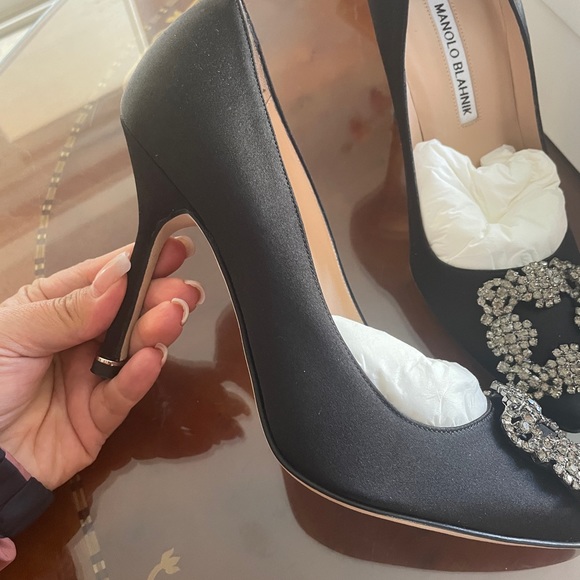 Manolo Blahnik hangisi shoes size 6.5, just worn inside the house - Picture 2 of 5